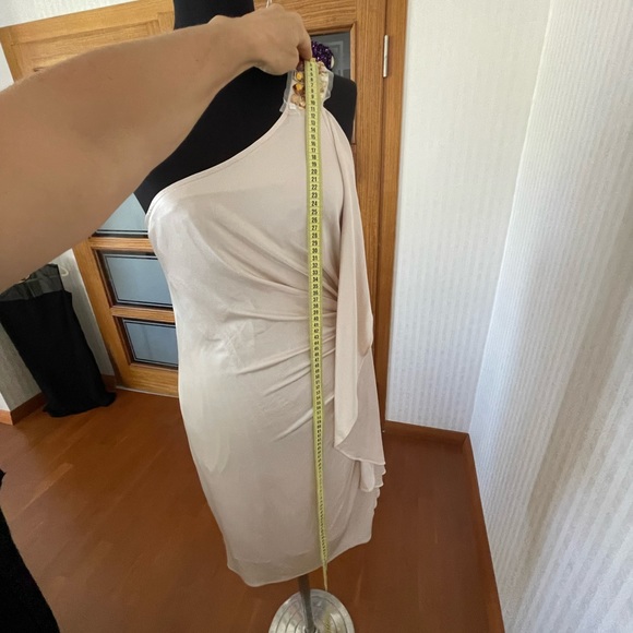 Gorgeous one shoulder summer dress. Beautiful soft ivory/cream. - Picture 9 of 12